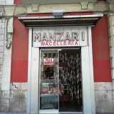 L�altra macelleria a nome Manzari � quella situata alla fine di corso Cavour. Fu aperta da Michele Manzari nel 1936 ed � ancora di propriet� della famiglia...